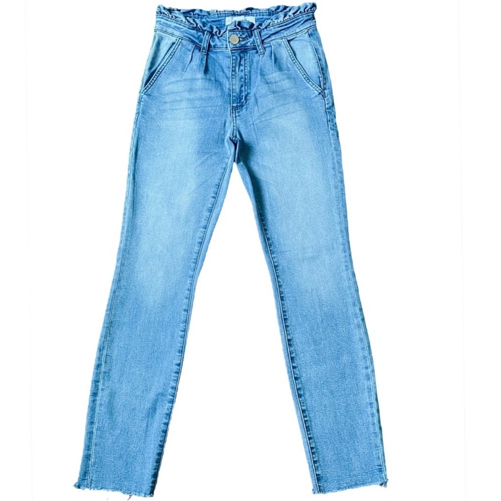 Ashley Mason size 9 paper bag style light wash skinny jeans with raw hem